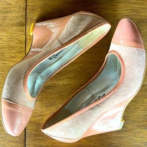 Purchase in Italy rounded toe soft pink wedge. GUC.